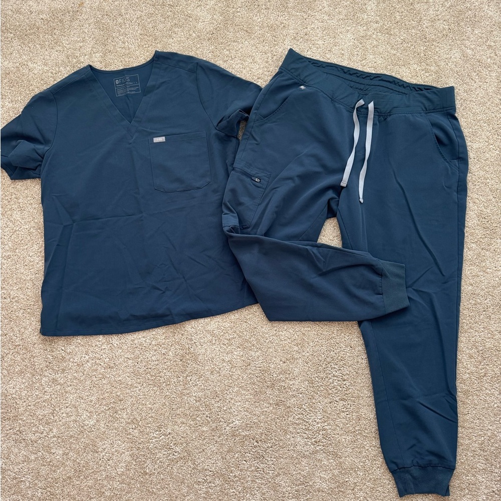 Figs Charcoal gray Scrub Set